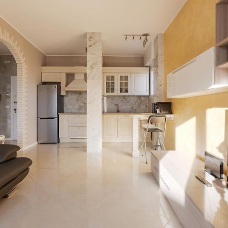 Niguarda Bright Apartment W/ Balcony Milaan Buitenkant foto